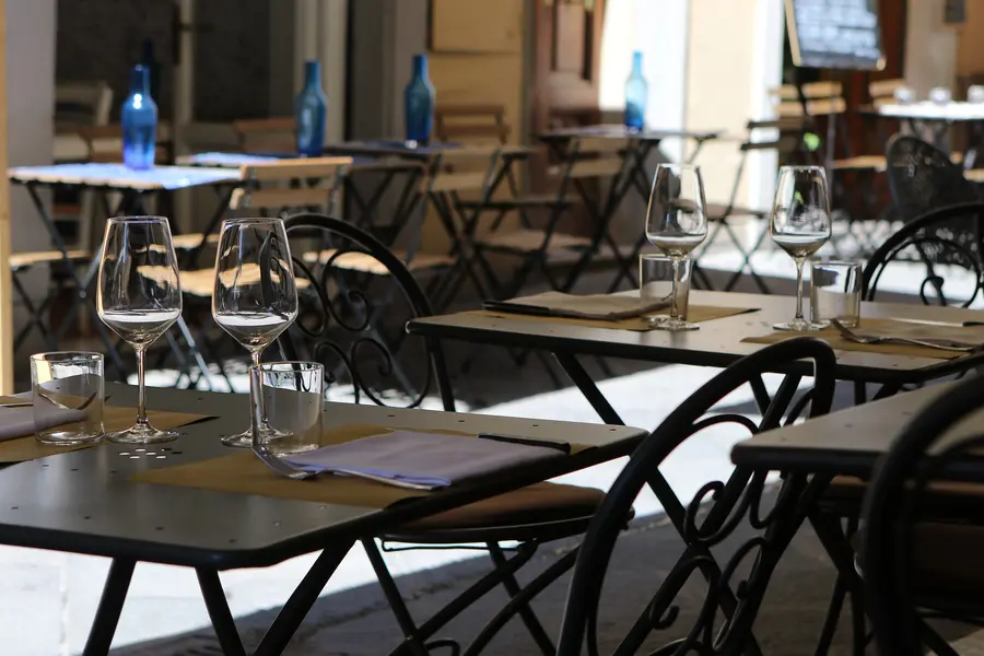 BAR RESTAURANT