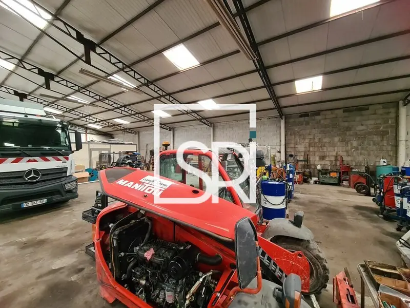 LOCATION LOCAL D'ACTIVITE / ENTREPOT 367 - 740 M2 - 63460 COMBRONDE