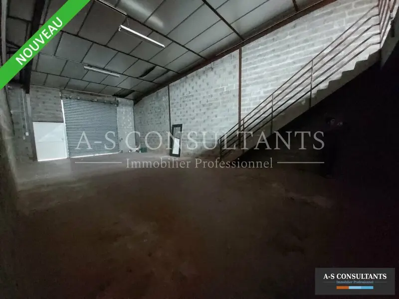 A louer Local commercial  368m² Colombier-le-Cardinal