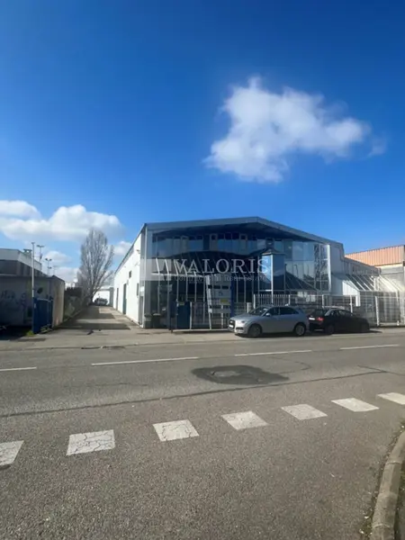 A louer Locaux d'activité 2140m² Vaulx-en-Velin