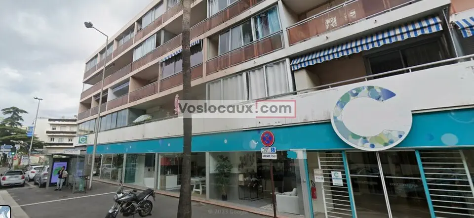 À LOUER - Local commercial d'environ 400 m2 à SAINT LAURENT DU VAR 