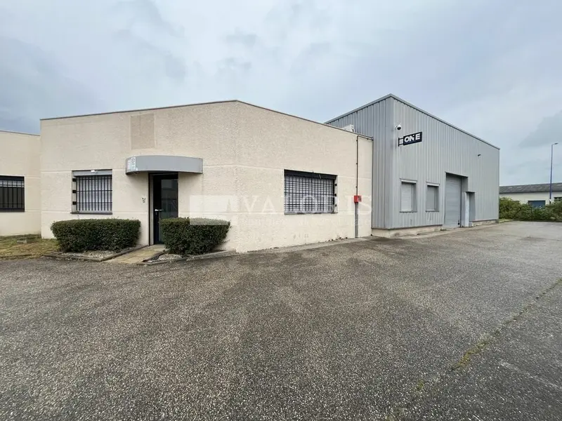 A louer Locaux d'activité 235m² Vaulx-en-Velin