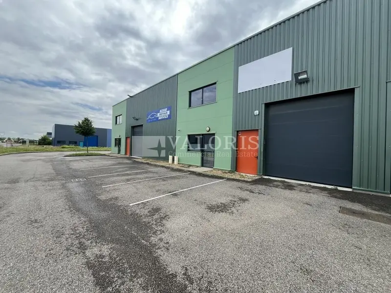 A louer Locaux d'activité 161m² Civrieux