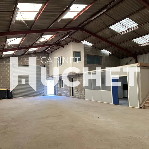 14. CALVADOS Local d'activité de 320 m2 environ, idéal pour 