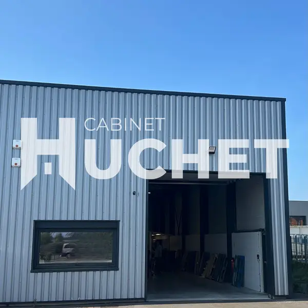 14.Calvados proche CAEN Très beau local de 220 m2 environ av