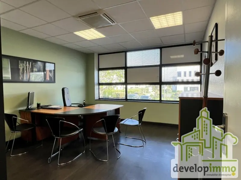 Bureau rare à la vente 
