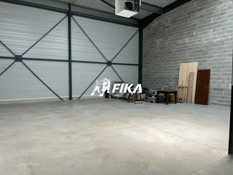 A vendre local d'activité 234 m².