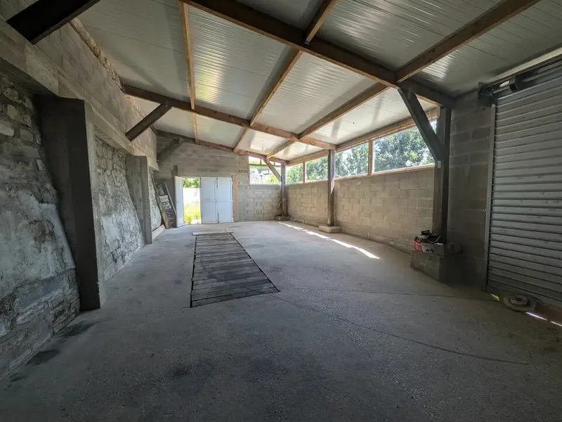 A VENDRE local d'activité rénové sur Mont Saint Aignan 