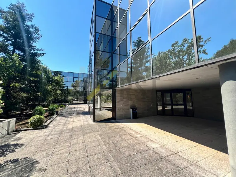 BUREAUX À LOUER 