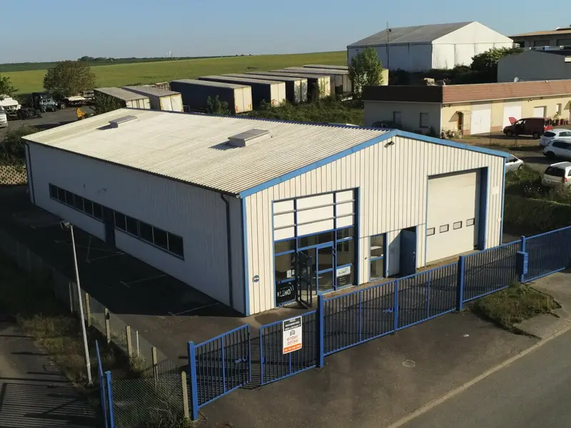 A vendre Locaux d'activité 480m² Troissereux
