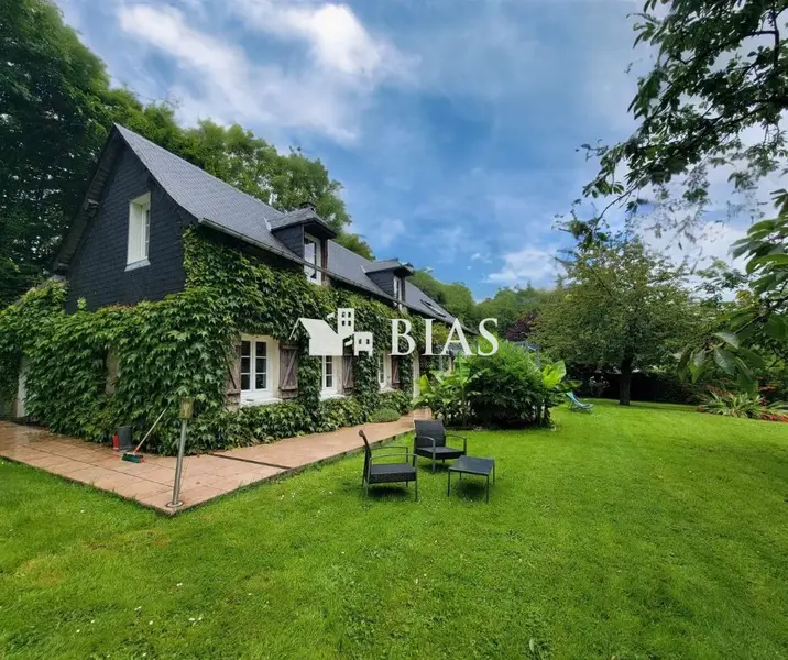 MAISON DE CHARME SUR 2500m² DE TERRAIN AU CALME