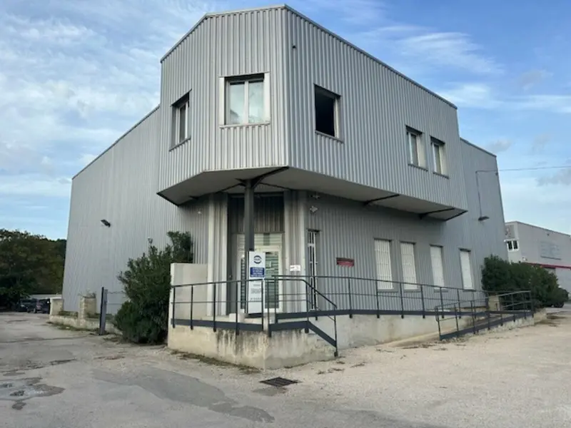 Local Commercial à louer - Aubagne (13400) - 520 m² - 7 500 €/mois