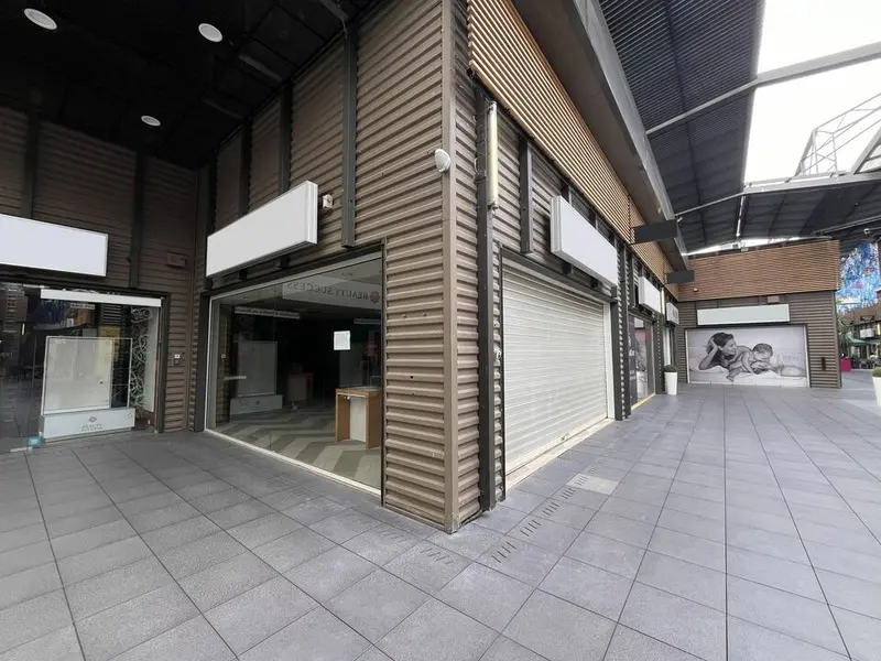 Local Commercial à louer - Marseille 11 (13011) - 1679 m² - 25 637 €/mois