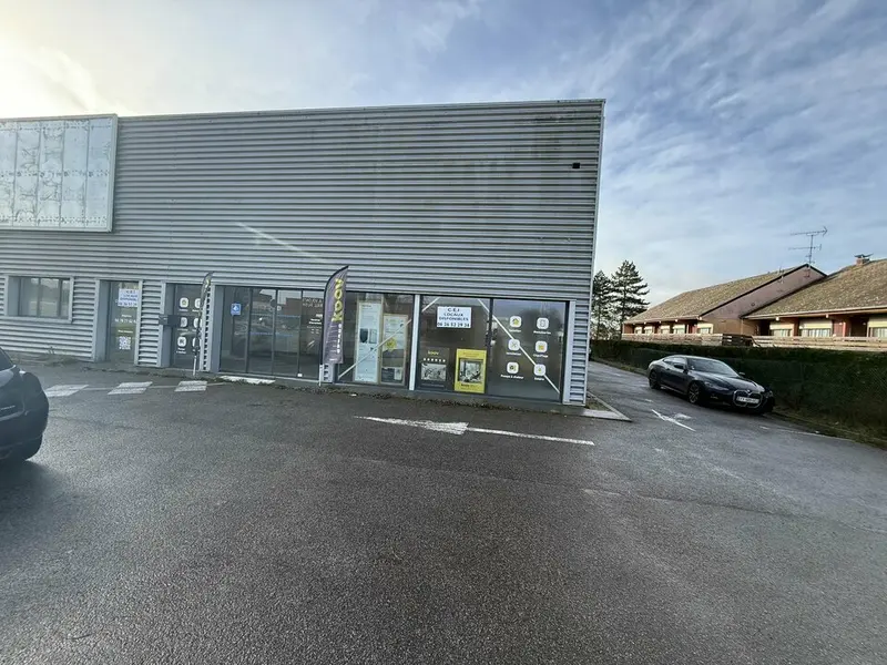 Local Commercial à louer - Barentin (76360) - 400 m² - 4 000 €/mois