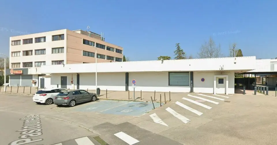 Local Commercial à louer - Saint-Martin-De-Crau (13310) - 687 m² - 6 250 €/mois