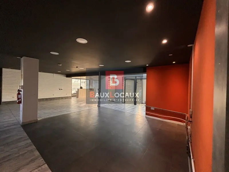 Local Commercial à louer - Orange (84100) - 351 m² - 3 100 €/mois